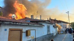 Çorum'da Müstakil Evde Yangın! 5 Ev Zarar Gördü