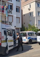Cezaevinden &ccedil;ıktıktan hemen sonra eski sevgilisinin evine bı&ccedil;akla saldırdı! 2 ağır yaralı