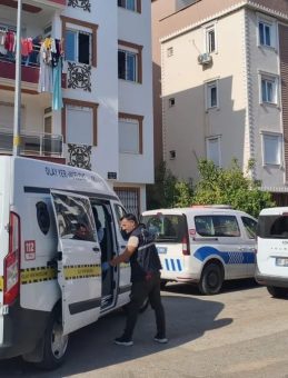 Cezaevinden çıktıktan hemen sonra eski sevgilisinin evine bıçakla saldırdı! 2 ağır yaralı
