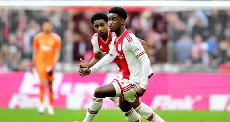 Chelsea, Ajax'tan Jorrel Hato'yu Transfer Etti!
