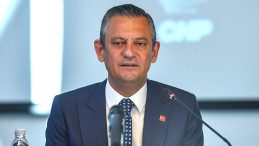CHP Lideri Özgür Özel, Malazgirt Zaferi'nin 954. Yıldönümünü Törenle Anıttı