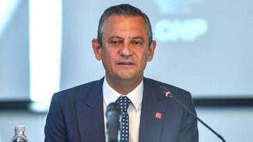 CHP Lideri &Ouml;zg&uuml;r &Ouml;zel, Malazgirt Zaferi'nin 954. Yıld&ouml;n&uuml;m&uuml;n&uuml; T&ouml;renle Anıttı