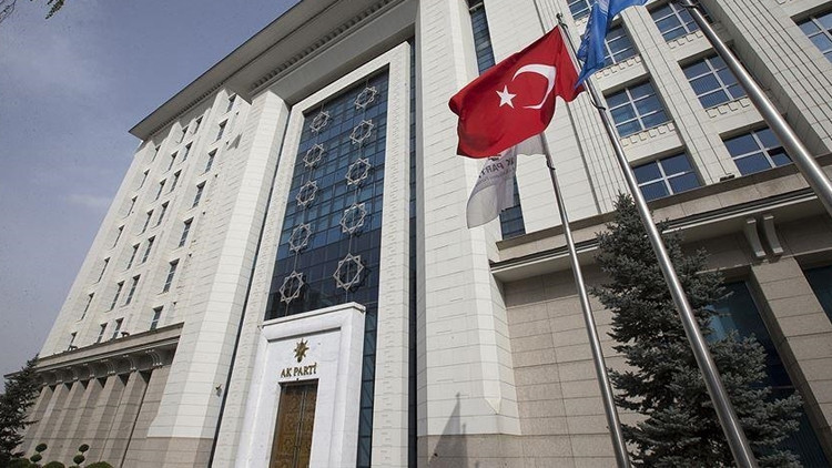 CHP'den İstifa Eden İki Meclis Üyesi AK Parti'ye Katıldı