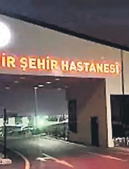 Cinnet Geçiren Anne İki Çocuğunu Yaraladı