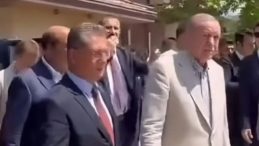 Cuma Namazı Sonrası Başkan Erdoğan’a Yoğun İlgi