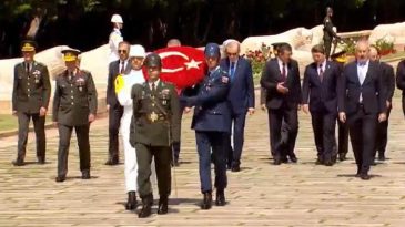 Cumhurbaşkanı Erdoğan, YAŞ &Uuml;yeleriyle Anıtkabir&rsquo;i Ziyaret Ediyor