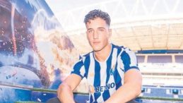 Deniz Kartal'a Gül'ümsedi!