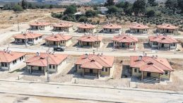 Deprem Konutları Hak Sahiplerine Teslim Ediliyor