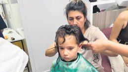 Depremzede Çocuklara Kuaför Sürprizi