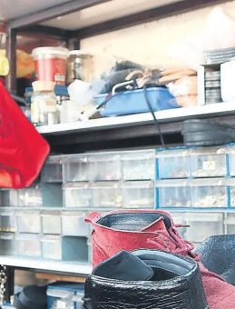 Diplomayı Asıp Çekici Elinde Aldı