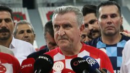 Diyarbakır'da "Gösteri Maçı"nda Bakan Bak'tan "Terörsüz Türkiye" Mesajı