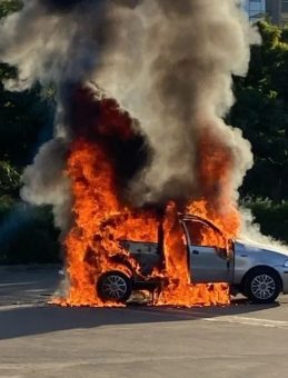 Diyarbakır’da ilginç olay: Muayeneden geçmeyen otomobilini ateşe verdi!