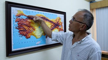 Do&ccedil;. Dr. &Ouml;zmen: T&uuml;rkiye, 17 Ağustos depreminden bu yana 448 bin kere sallandı | Olası İstanbul depremi i&ccedil;in uyarı