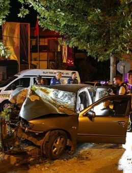 Doğum Günü Kutlaması Dönüşü Trajik Son: Otomobil Ağaca Saplandı! 2 Kişi Hayatını Kaybetti