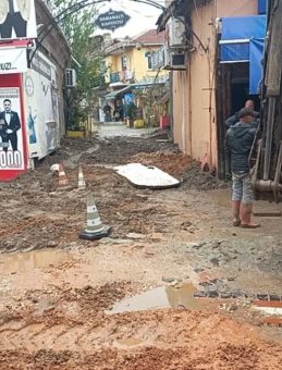 Edirne'de Lağım Suları Caddeyi Bastı