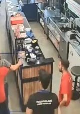 Elazığ'da D&ouml;ner Ustasından Hayat Kurtaran Heimlich Manevrası