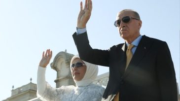 Emine Erdoğan'ın İstanbul Boğazı Ge&ccedil;it T&ouml;reni Paylaşımı