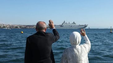 Emine Erdoğan'dan İstanbul Boğaz'ındaki Ge&ccedil;it T&ouml;renine Dair A&ccedil;ıklama: İstiklal Ruhunun Temsilcileri