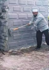 Engelli İmam Yıkılan Camiyi Yeniden İnşa Etti
