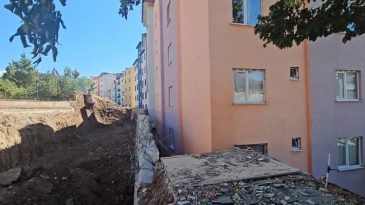 Erzurum İspir'de Heyelan: 70 Ev Tahliye Edildi