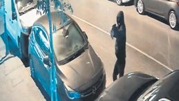 Eşinin işyerini çocuklara kurşunlattı