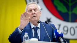 Fenerbahçe'nin Eski Başkanı Aziz Yıldırım'dan Çarpıcı Açıklamalar: "İki Kurabiye Bir Çaya Her Şeyi Alkışlıyorlar"