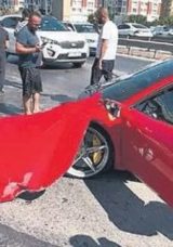 Ferrari&rsquo;yi test s&uuml;r&uuml;ş&uuml;nde par&ccedil;aladı