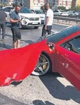 Ferrari’yi test sürüşünde parçaladı