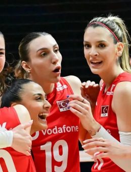 FİLENİN SULTANLARI SAHAYA ÇIKIYOR! Türkiye – İspanya voleybol maçı ne zaman, saat kaçta, hangi kanalda?