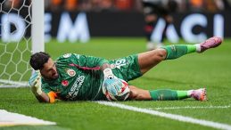 Galatasaray Kalesine Duvar Ördü!