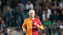 Galatasaray'da Üç Futbolcu ile Yollar Ayrılıyor