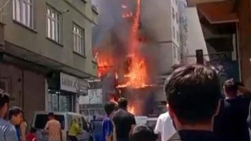 Gaziantep'te 5 Katlı Binada Yangın &Ccedil;ıktı