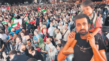 Gazze İ&ccedil;in &Ccedil;ocukları Omuzlarında Y&uuml;r&uuml;y&uuml;şe Katıldılar
