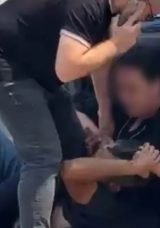 Gen&ccedil; Kadın, Eski Eşini Cadde Ortasında D&ouml;vd&uuml;! O Anlar Kameraya Yansıdı!