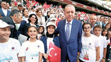 Gen&ccedil;lere b&uuml;y&uuml;k ve g&uuml;&ccedil;l&uuml; T&uuml;rkiye
