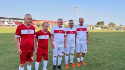 Gençlik ve Spor Bakanı Osman Aşkın Bak, Aydın'da Gösteri Maçında Forma Giydi