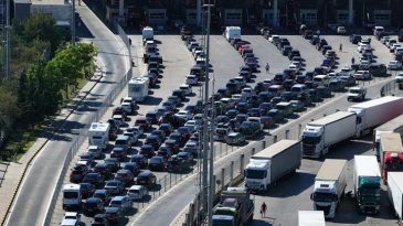 Gurbet&ccedil;ilerin D&ouml;n&uuml;ş Yolculuğu Devam Ediyor… 'D&ouml;nerken Burukluk Yaşıyoruz'