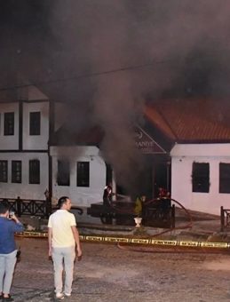 Gümüşhane’de 3 Katlı Otelde Korkutan Yangın