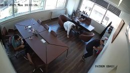 Güngören&apos;de Tekstil Şirketine Silahlı Saldırı: O Anlar Kameralara Yansıdı