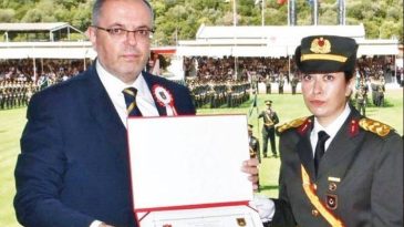Halisdemir'in Teğmen Kızı İ&ccedil;in Kutlama Telefonu