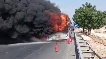 Hararet Yapan Halk Otob&uuml;s&uuml; Alev Alev Yandı