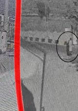 Hatay'da G&ouml;r&uuml;nmeyen Kaza! Karşıdan Karşıya Ge&ccedil;meye &Ccedil;alışan Vatandaş Havaya U&ccedil;tu