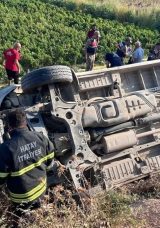 Hatay'da Minib&uuml;s Devrildi: 8'i &Ccedil;ocuk 13 Yaralı