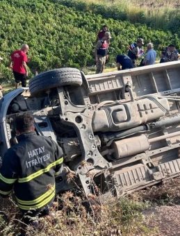 Hatay'da Minibüs Devrildi: 8'i Çocuk 13 Yaralı