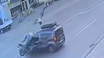 Havada &Uuml;&ccedil; Takla Attı: Dehşet Dolu Anlar Kamerada