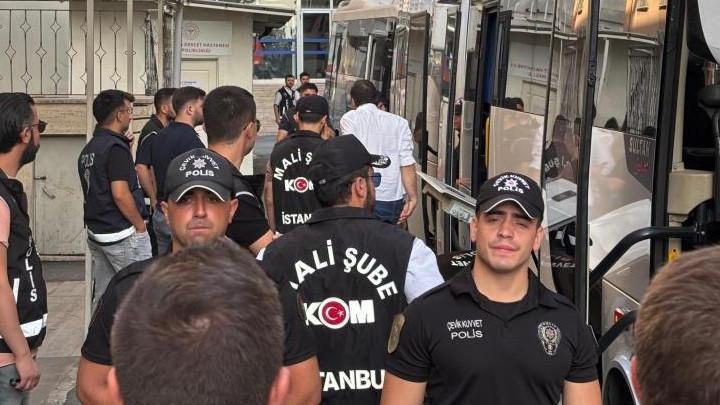 İBB Soruşturmasında Gözaltına Alınan 24 Kişi Adliyeye Sevk Edildi