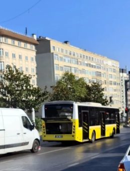 İETT Otobüsü Yine Arıza Verip Yolda Kaldı