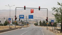 İlçede sıcaklık 47 dereceyi aştı! Sokaklar boş kaldı | 'Ömrümce böyle bir sıcaklıkla karşılaşmadım'