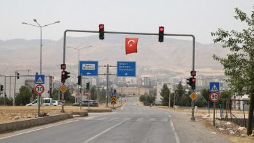 İl&ccedil;ede sıcaklık 47 dereceyi aştı! Sokaklar boş kaldı | '&Ouml;mr&uuml;mce b&ouml;yle bir sıcaklıkla karşılaşmadım'