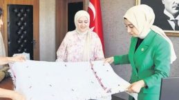 İlk Kadın Kaymakama Çeyiz Bohçası Hediye Edildi